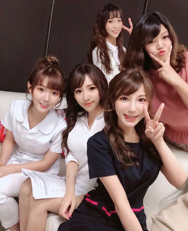Nữ điều dưỡng gây chú ý với vòng 1 khủng và phong cách thường ngày quá táo bạo - Ảnh 3.