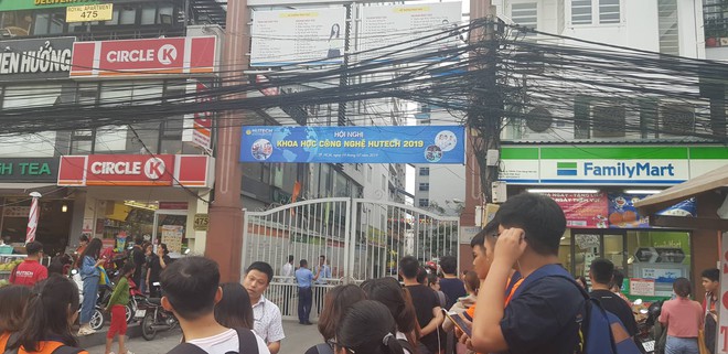 N&oacute;ng: Nam sinh trường ĐH Hutech rơi từ tr&ecirc;n lầu cao xuống đất tử vong - Ảnh 1.