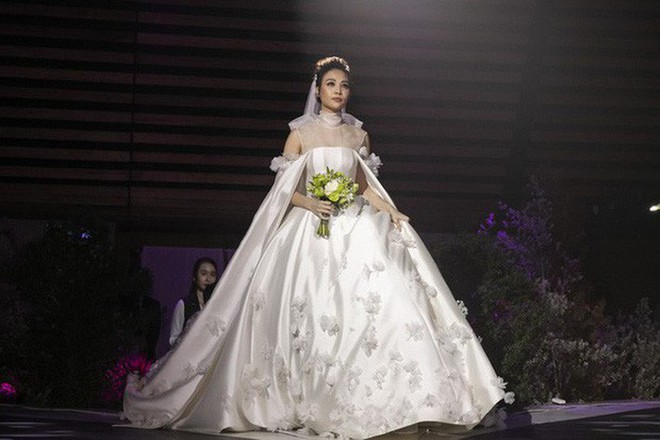 Sao Việt thay váy cưới như chạy show: Đàm Thu Trang đổi liền 3 bộ nhưng còn có người thay liền 5 bộ chỉ trong 1 ngày - Ảnh 1.