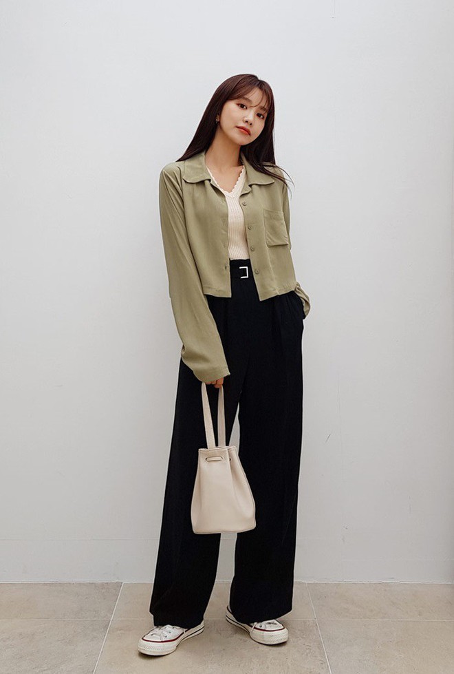Hội sành mốt phải tìm mua ngay áo blouse lửng vì vừa đẹp lại “hack dáng” ảo diệu - Ảnh 11.