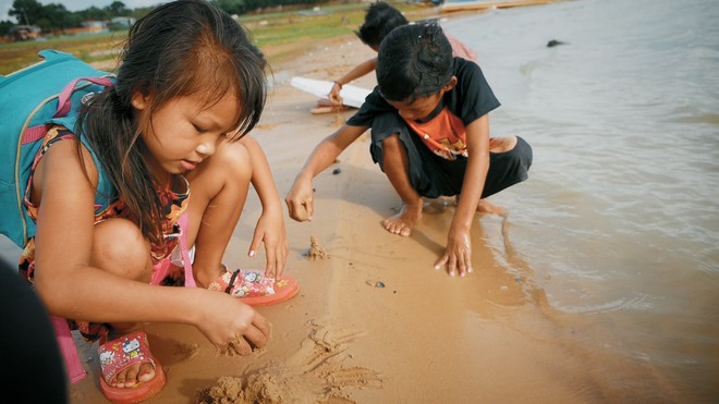 Khoai Lang Thang: Điều Khoai mong muốn sau hành trình này là con trẻ được vui chơi và bồi đắp tâm hồn trên chính mảnh đất quê hương - Ảnh 2.