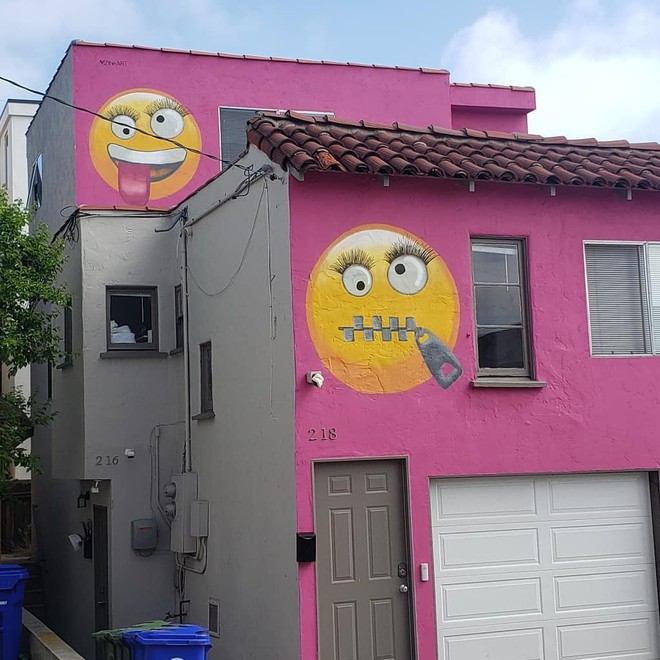 Dằn mặt hàng xóm bằng sơn tường hồng cùng emoji nhí nhố, khu dân cư Mỹ hứng drama cười ra nước mắt - Ảnh 1.