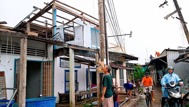 Lốc xoáy làm sập nhà, đè chết người phụ nữ đang xem tivi - Ảnh 1.