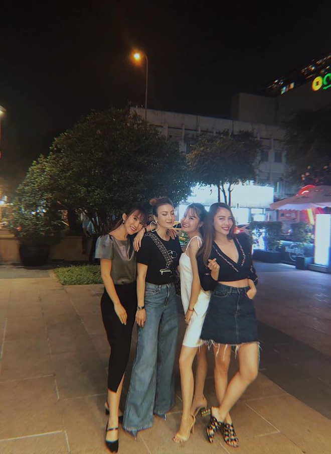 Hội chị em M&acirc;y Trắng: Người ly h&ocirc;n, người mới cưới, người c&ograve;n độc th&acirc;n nhưng cứ gặp nhau l&agrave; l&ecirc;n đồ chất khỏi b&agrave;n - Ảnh 23.