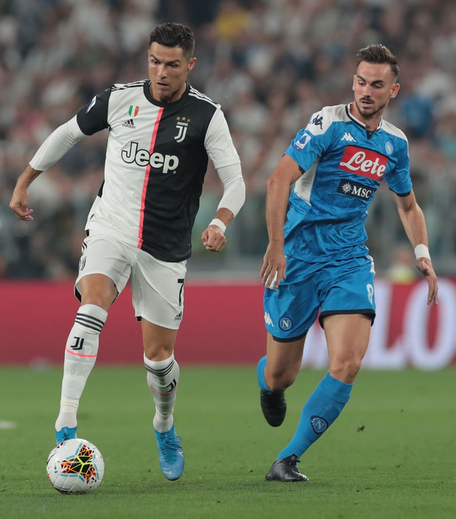 Ronaldo ra mắt kiểu ăn mừng thách thức trọng tài trong ngày Juventus vượt qua kẻ thù không đội trời chung theo một kịch bản không thể nghẹt thở hơn - Ảnh 4.