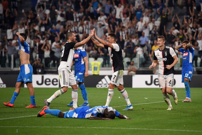 Ronaldo ra mắt kiểu ăn mừng thách thức trọng tài trong ngày Juventus vượt qua kẻ thù không đội trời chung theo một kịch bản không thể nghẹt thở hơn - Ảnh 10.
