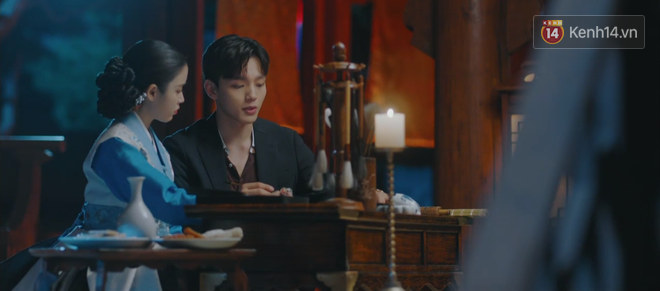 Hotel Del Luna tập 15: CEO IU bị nhân viên “dí” rượucầm tù thêm nghìn năm, dự đoán kết cục sẽ rất bi thảm? - Ảnh 14.