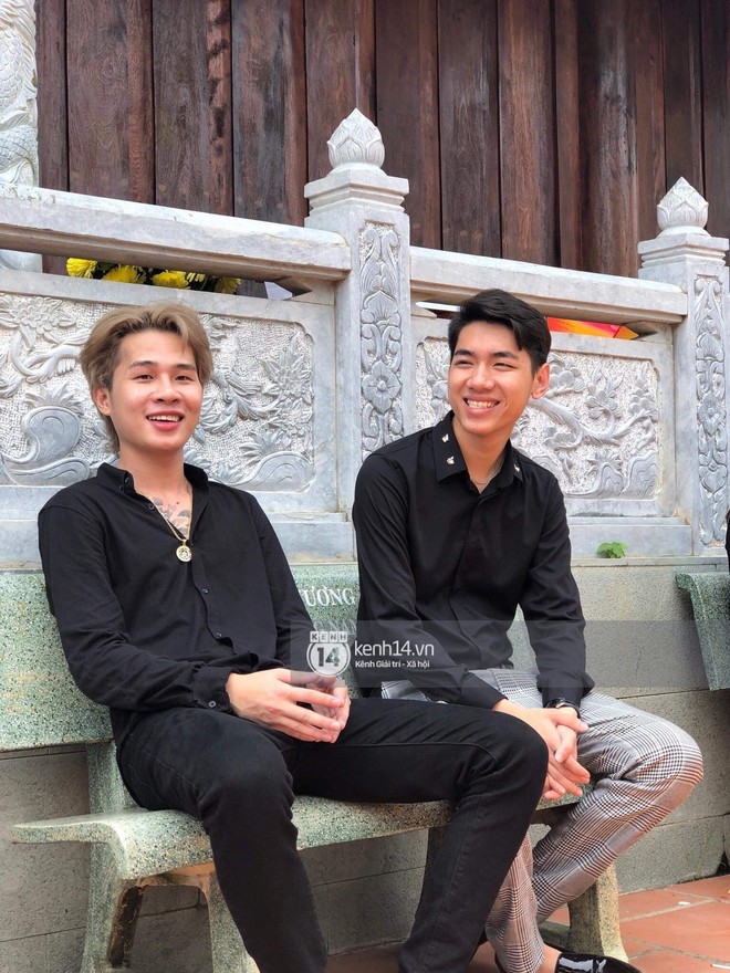 Vợ chồng Hoài Lâm, Trấn Thành cùng dàn nghệ sĩ tề tựu tại nhà thờ của nghệ sĩ Hoài Linh dâng hương cúng tổ nghiệp - Ảnh 25.