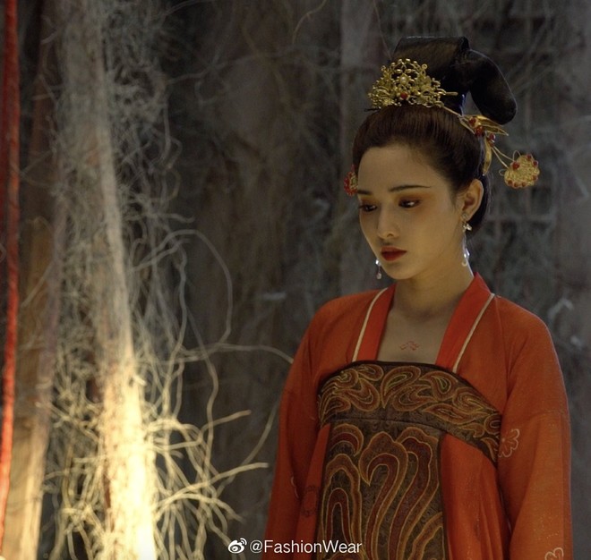 Gà cưng của Phạm Băng Băng - Bành Tiểu Nhiễm được khen vì màn hoá thân Yêu Miêu không thua đàn chị - Ảnh 1.