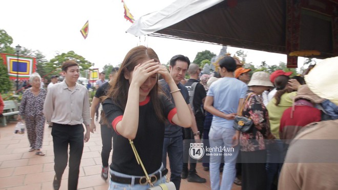 Vợ chồng Hoài Lâm, Trấn Thành cùng dàn nghệ sĩ tề tựu tại nhà thờ của nghệ sĩ Hoài Linh dâng hương cúng tổ nghiệp - Ảnh 27.