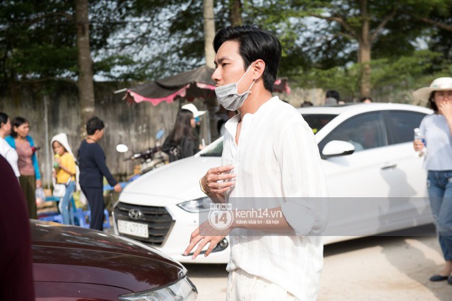 Vợ chồng Hoài Lâm, Trấn Thành cùng dàn nghệ sĩ tề tựu tại nhà thờ của nghệ sĩ Hoài Linh dâng hương cúng tổ nghiệp - Ảnh 18.