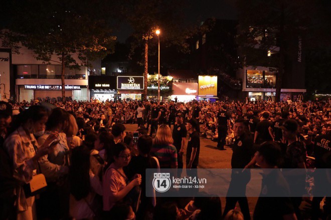Hàng nghìn fan “bóp nghẹt” sự kiện hội tụ Ji Chang Wook và dàn sao hot tại TP.HCM, BTC thông báo huỷ phút chót vì an toàn - Ảnh 11.