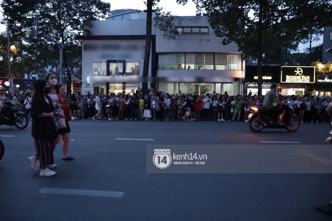 Hàng nghìn fan “bóp nghẹt” sự kiện hội tụ Ji Chang Wook và dàn sao hot tại TP.HCM, BTC thông báo huỷ phút chót vì an toàn - Ảnh 6.