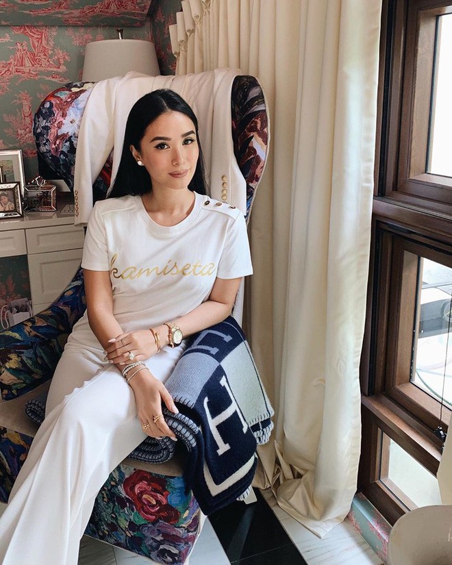 Vị phu nh&acirc;n thượng nghị sĩ - bạn th&acirc;n H&agrave; Tăng c&oacute; c&aacute;ch diện &aacute;o ph&ocirc;ng trắng rất sang xịn, n&agrave;ng c&ocirc;ng sở n&ecirc;n học theo ngay - Ảnh 2.