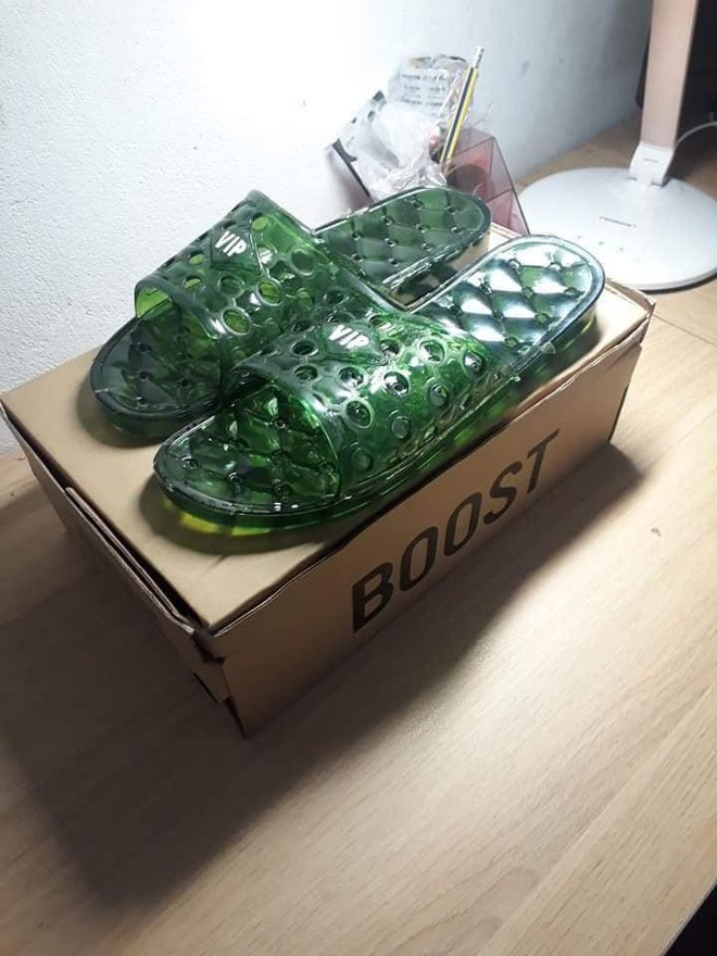 Shock v&igrave; tưởng nhận được gi&agrave;y Yeezy Boost 350, n&agrave;o ngờ mở hộp l&agrave; quả d&eacute;p nhựa 25 ngh&igrave;n, nam sinh c&acirc;m n&iacute;n kh&ocirc;ng n&oacute;i n&ecirc;n lời - Ảnh 5.