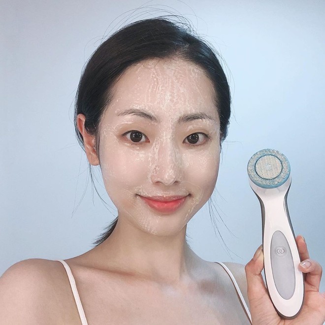 Đ&acirc;y l&agrave; l&yacute; do da bạn rất dễ xuống cấp chỉ sau v&agrave;i ng&agrave;y mưa gi&oacute; ẩm ướt v&agrave; c&aacute;ch để ngăn viễn cảnh tồi tệ ấy - Ảnh 4.