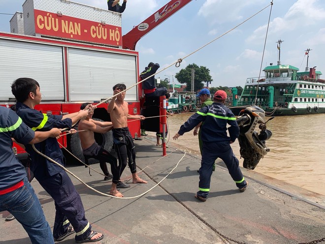 Hé lộ nguyên nhân nhà báo tử vong trên sông sau khi tìm được xe máy ở bến phà Cát Lái - Ảnh 1.