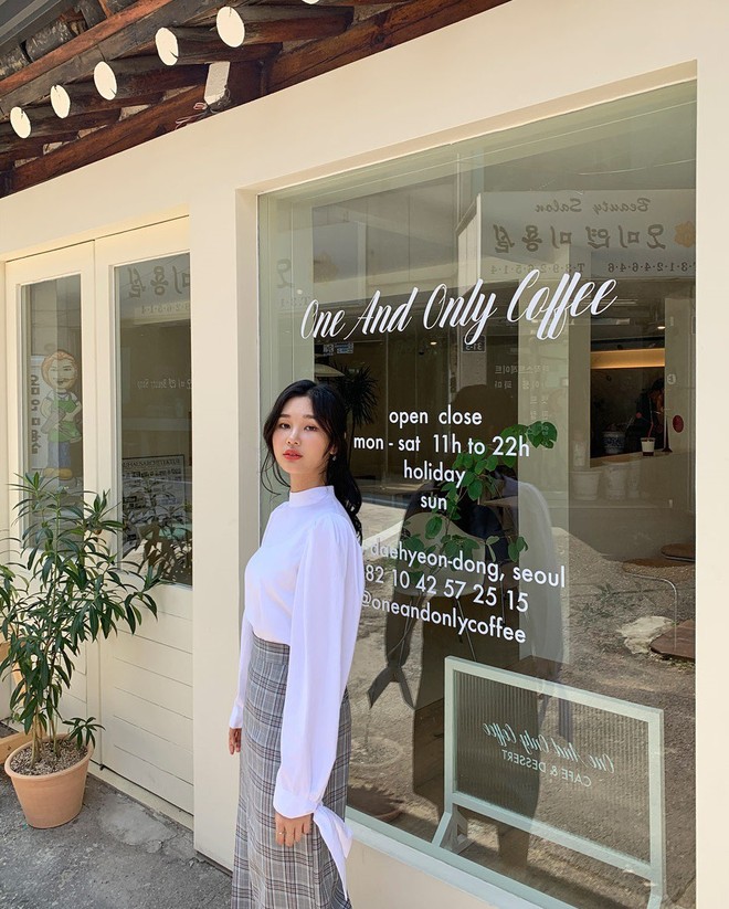 Chiếc &aacute;o cộng th&ecirc;m v&agrave;i phần sang chảnh cho c&aacute;c chị em c&ocirc;ng sở h&oacute;a ra cực dễ mix đồ  - Ảnh 13.