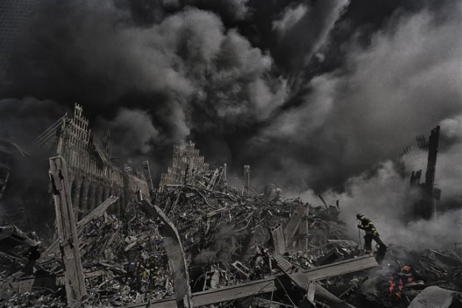 Nhìn lại những khoảnh khắc ám ảnh kinh hoàng trong vụ khủng bố 11/9 - Ảnh 19.