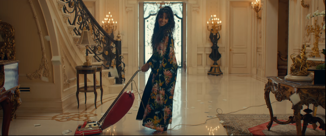 Bỏ mặc Shawn Mendes, Camila Cabello đưa đẩy cùng lúc cả 2 trai đẹp trong MV mới nhưng hóa ra lại là nữ phụ đam mĩ? - Ảnh 6.