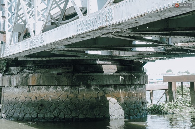 Ngắm cầu sắt Bình Lợi gần 120 tuổi - nơi lưu giữ ký ở Sài Gòn vừa hoàn thành sứ mệnh đưa tàu hoả qua sông - Ảnh 14.