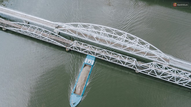 Ngắm cầu sắt Bình Lợi gần 120 tuổi - nơi lưu giữ ký ở Sài Gòn vừa hoàn thành sứ mệnh đưa tàu hoả qua sông - Ảnh 21.