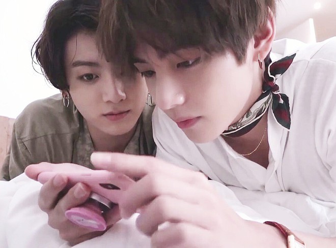 Knet choáng trước nhan sắc thật ngoài đời của 2 cậu em út Taekook (BTS), xếp cạnh nhau còn thần thánh hơn - Ảnh 14.