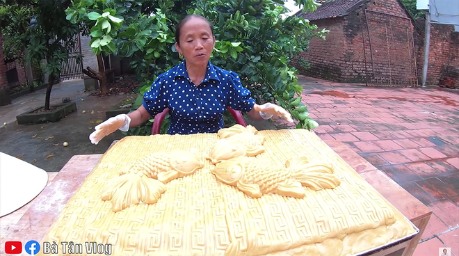 Bà Tân làm bánh Trung thu nhân thập cẩm siêu to khổng lồ, làm xong còn đòi mang... lên trời phá cỗ - Ảnh 6.