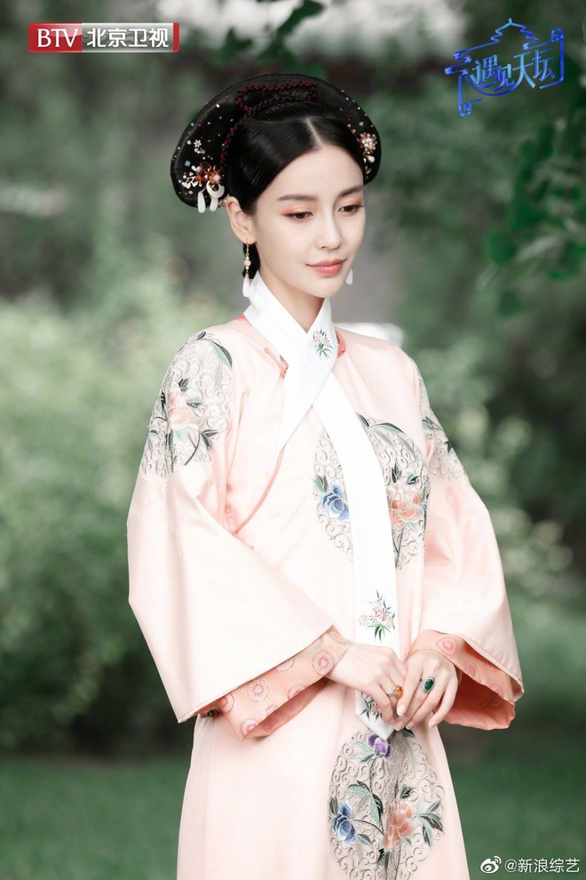 Vẫn biết Angela Baby đẹp nhưng d&acirc;n t&igrave;nh vẫn ngộp thở trước h&igrave;nh ảnh Ho&agrave; Phi nương nương kiều diễm n&agrave;y - Ảnh 2.