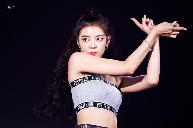 Crop top một gang tay có gì hot khiến Black Pink, Red Velvet, Mamamoo, Itzy diện rần rần? - Ảnh 9.