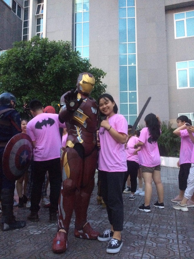 Xuất hiện màn cosplay biệt đội Avengers cực chất ở buổi chào tân sinh viên của Học viện Chính sách và Phát triển - Ảnh 4.