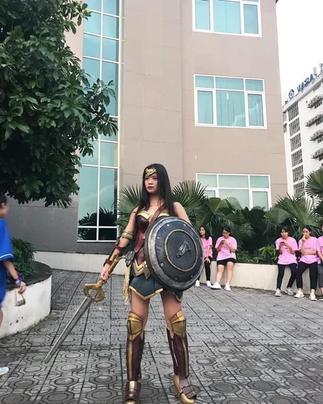 Xuất hiện màn cosplay biệt đội Avengers cực chất ở buổi chào tân sinh viên của Học viện Chính sách và Phát triển - Ảnh 3.