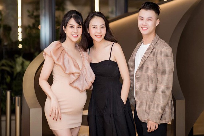 Cũng giống nhiều c&ocirc; n&agrave;ng, Đ&agrave;m Thu Trang th&iacute;ch một d&aacute;ng v&aacute;y l&agrave; sắm liền 2 chiếc nh&igrave;n chẳng kh&aacute;c nhau l&agrave; mấy - Ảnh 2.
