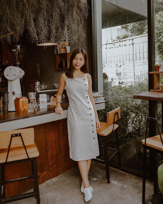 Cũng giống nhiều c&ocirc; n&agrave;ng, Đ&agrave;m Thu Trang th&iacute;ch một d&aacute;ng v&aacute;y l&agrave; sắm liền 2 chiếc nh&igrave;n chẳng kh&aacute;c nhau l&agrave; mấy - Ảnh 9.