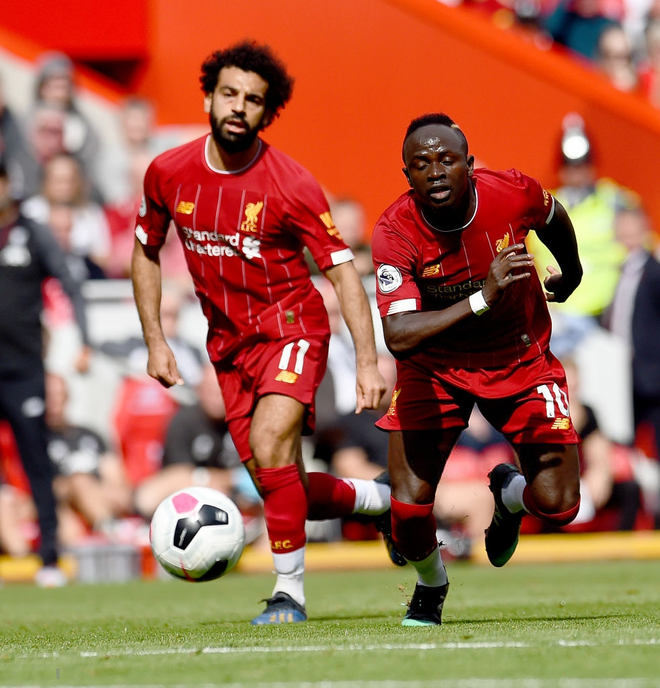 Gạt bỏ hục hặc, cặp đôi Salah - Mane tỏa sáng giúp Liverpool ngược dòng đánh bại Newcastle để tiếp tục bay cao trên ngôi đầu Ngoại hạng Anh - Ảnh 1.