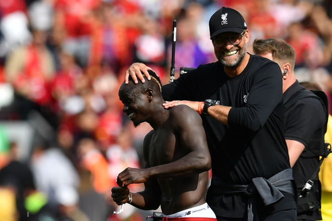 Gạt bỏ hục hặc, cặp đôi Salah - Mane tỏa sáng giúp Liverpool ngược dòng đánh bại Newcastle để tiếp tục bay cao trên ngôi đầu Ngoại hạng Anh - Ảnh 9.