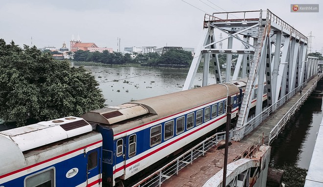 Ngắm cầu sắt Bình Lợi gần 120 tuổi - nơi lưu giữ ký ở Sài Gòn vừa hoàn thành sứ mệnh đưa tàu hoả qua sông - Ảnh 20.