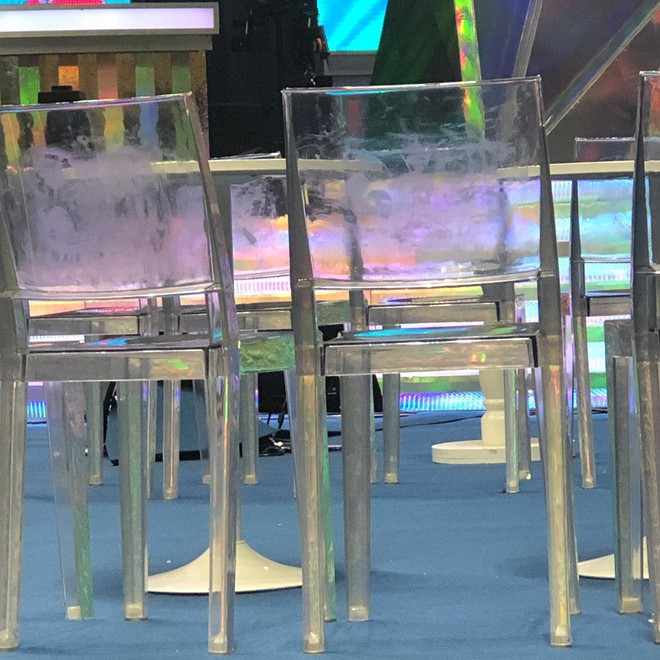 Tiết kiệm như Mnet: Bê chiếc ghế quốc dân từ show này qua show khác, thậm chí còn mang sang lễ trao giải - Ảnh 8.