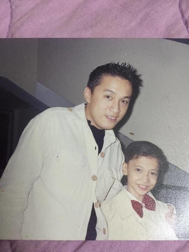 G&oacute;c thử th&aacute;ch: Đố bạn ch&agrave;ng fanboy của Mỹ T&acirc;m, Quang Vinh n&agrave;y sau 20 năm đ&atilde; trở th&agrave;nh ca sĩ điển trai n&agrave;o trong Vbiz? - Ảnh 2.