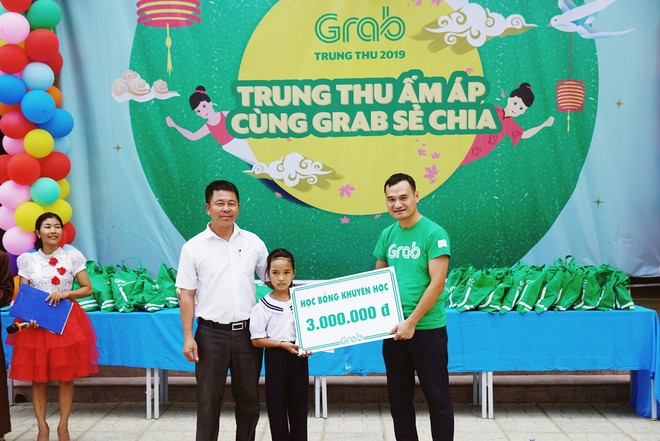 &ldquo;Trung Thu ấm &aacute;p &ndash; C&ugrave;ng Grab sẻ chia&rdquo; - Mang m&ugrave;a vui đến những em nhỏ chưa một lần biết đến rước đ&egrave;n, ph&aacute; cỗ - Ảnh 3.