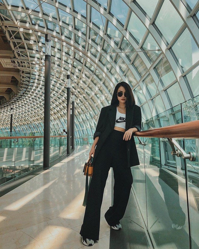 Với 12 &yacute; tưởng l&ecirc;n đồ đẹp ngất của Yến Trang, mỗi lần bạn diện quần ống rộng sẽ l&agrave; một lần khiến thi&ecirc;n hạ trầm trồ - Ảnh 11.
