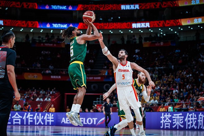 Bỏ lỡ cơ hội bằng vàng ở giây cuối cùng, Úc cay đắng nhìn Tây Ban Nha tiến vào chung kết FIBA World Cup 2019 - Ảnh 4.