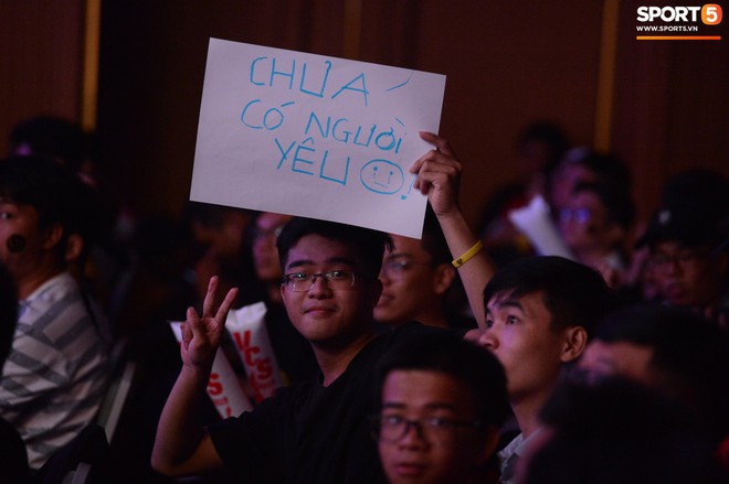 B&ecirc;n cạnh theo d&otilde;i những trận đấu LMHT đỉnh cao th&igrave; chung kết VCS l&agrave; địa điểm l&yacute; tưởng để t&igrave;m kiếm nh&agrave; t&agrave;i trợ v&agrave;... người y&ecirc;u - Ảnh 6.