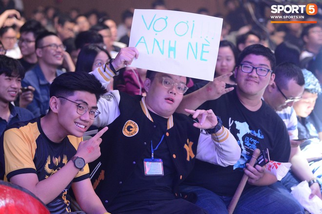 B&ecirc;n cạnh theo d&otilde;i những trận đấu LMHT đỉnh cao th&igrave; chung kết VCS l&agrave; địa điểm l&yacute; tưởng để t&igrave;m kiếm nh&agrave; t&agrave;i trợ v&agrave;... người y&ecirc;u - Ảnh 7.