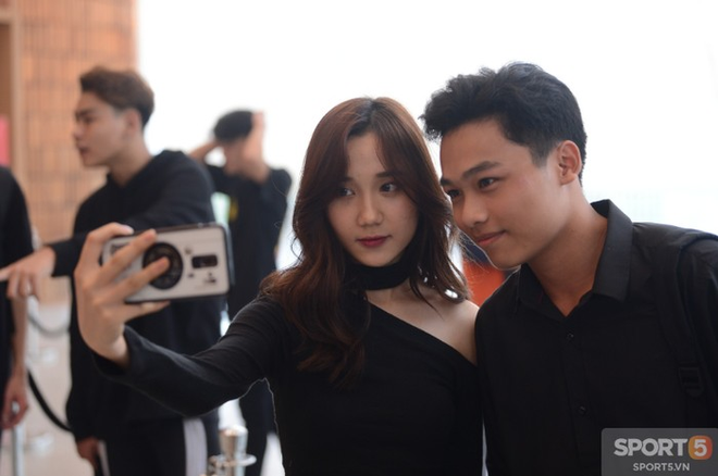 B&ecirc;n cạnh theo d&otilde;i những trận đấu LMHT đỉnh cao th&igrave; chung kết VCS l&agrave; địa điểm l&yacute; tưởng để t&igrave;m kiếm nh&agrave; t&agrave;i trợ v&agrave;... người y&ecirc;u - Ảnh 9.