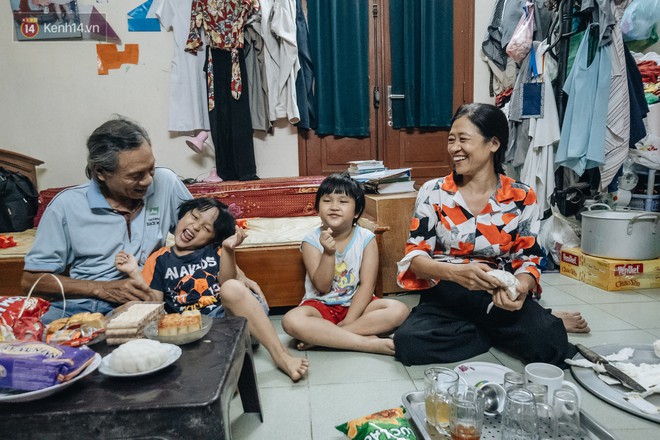 Chuyện nữ bác sĩ 53 tuổi sinh đôi 2 bé gái ở Hà Nội: Tôi có được con là tốt lắm rồi, không có chúng đời tôi còn khổ hơn nữa - Ảnh 1.