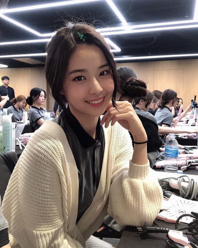 Lạ lùng nhan sắc thật của tân Hoa hậu Hàn Quốc: Selfie kém xinh, chụp lén xuất thần, nhìn thoáng na ná mỹ nhân BLACKPINK - Ảnh 10.