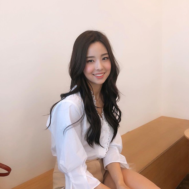 Lạ lùng nhan sắc thật của tân Hoa hậu Hàn Quốc: Selfie kém xinh, chụp lén xuất thần, nhìn thoáng na ná mỹ nhân BLACKPINK - Ảnh 2.