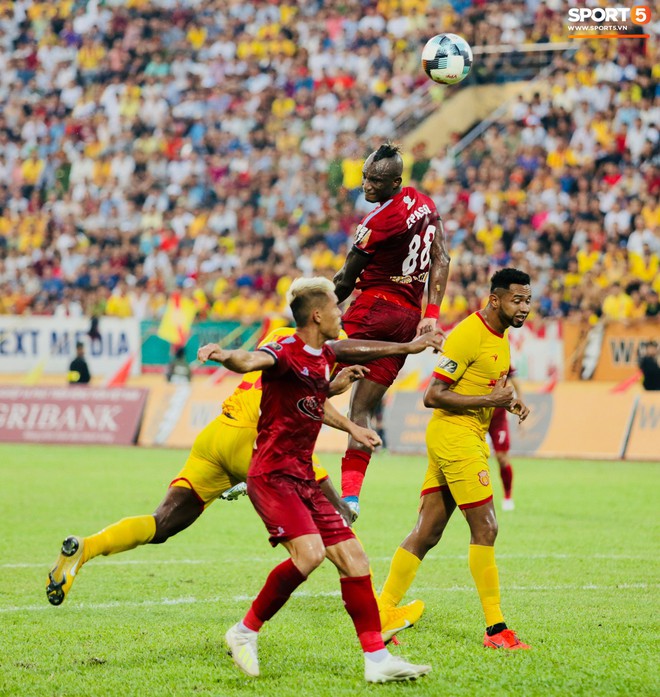 HLV Hàn Quốc phản ứng dữ dội với trọng tài V.League trong trận Nam Định cầm hòa TP. Hồ Chí Minh - Ảnh 5.