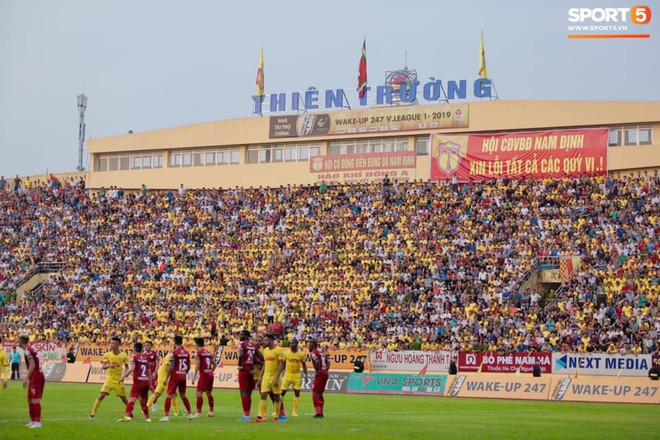 HLV Hàn Quốc phản ứng dữ dội với trọng tài V.League trong trận Nam Định cầm hòa TP. Hồ Chí Minh - Ảnh 14.